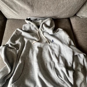 Polo ralph lauren hoodie - Polo Ralph Lauren hoodie. Inga defekter hål eller fläckar. Storlek M