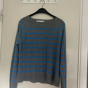 Stickad tröja från zara - Säljer denna tunna stickade tröja från zara i storlek s då den inte kommer till användning.