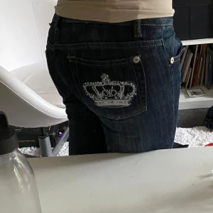 Victoria Beckham Jeans - Skitsnygga lowrised bootcut Jeans😉 Säljer då de är för korta för mig som 170. De är i helt okej skick, saknar defekter.