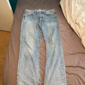 Jeans från acne studios  - Jeans som sitter bra och det bra ut! 