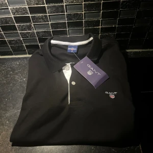 Gant piké  - Säljer denna snygga gant piké tröjan! Aldrig använd!! Pris går att diskutera! Skriv vid minsta fundering!