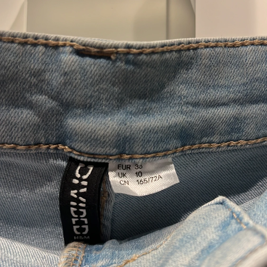 Blå jeansshorts från Divided - 90