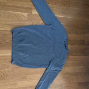 Stenströms stickad tröja S - Nyskick. Använt mycket lite och är perfekt som pullover! Storlek S. Nypris 1600 kr