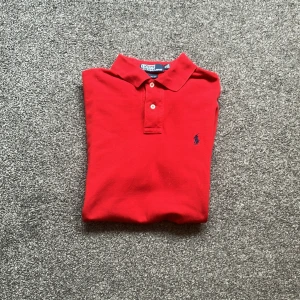 Ralph lauren piké - En snygg piké nu inför hösten den är i toppskick och har bra passform nypris på denna ligger runt 1100 vårat pris är 199 priset kan diskuteras 