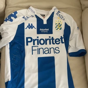 Fotbolls tröja  - Denna legendariska IFK Göteborgs matchtröja som är i bra skick