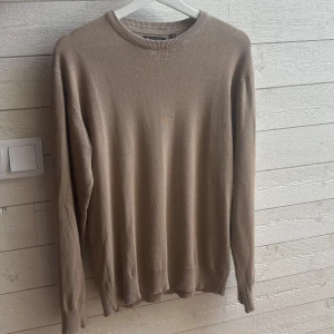 Beige Tröja - Skön tröja från Brave Soul till ett bra pris. Hör av dig vid funderingar.