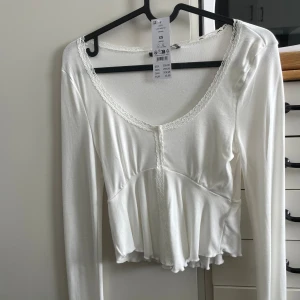 Gina topp - En populär topp från Gina. Säljs då jag inte fått någon användning för den. Prislapp kvar.
