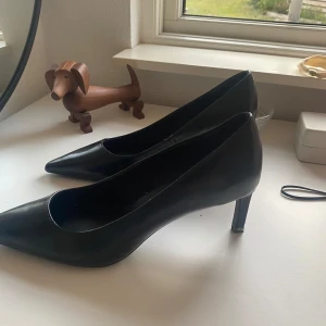 Snygga klavkar - Storlek 38, jättesnygga bara använda en gång men var för stora för mig!💗💗