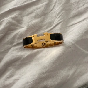 Guld armband  - Aldrig använd men super gulligt armband💓💓