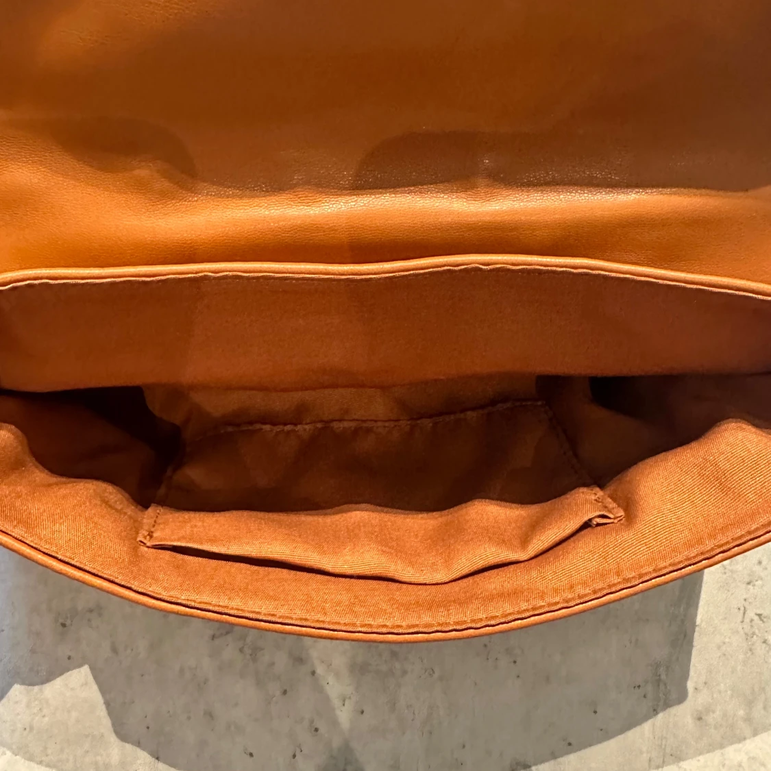 Clutch i konstläder - 92