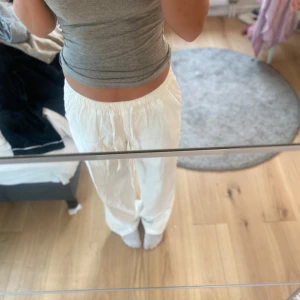 Linne byxor -  jag är 165cm lång och de sitter bra för mig men de går att sy upp