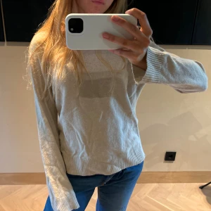 Stickad tröja - Tröja från Massimo Dutti, så fin behövs nog bara strykas annars bra skick☺️