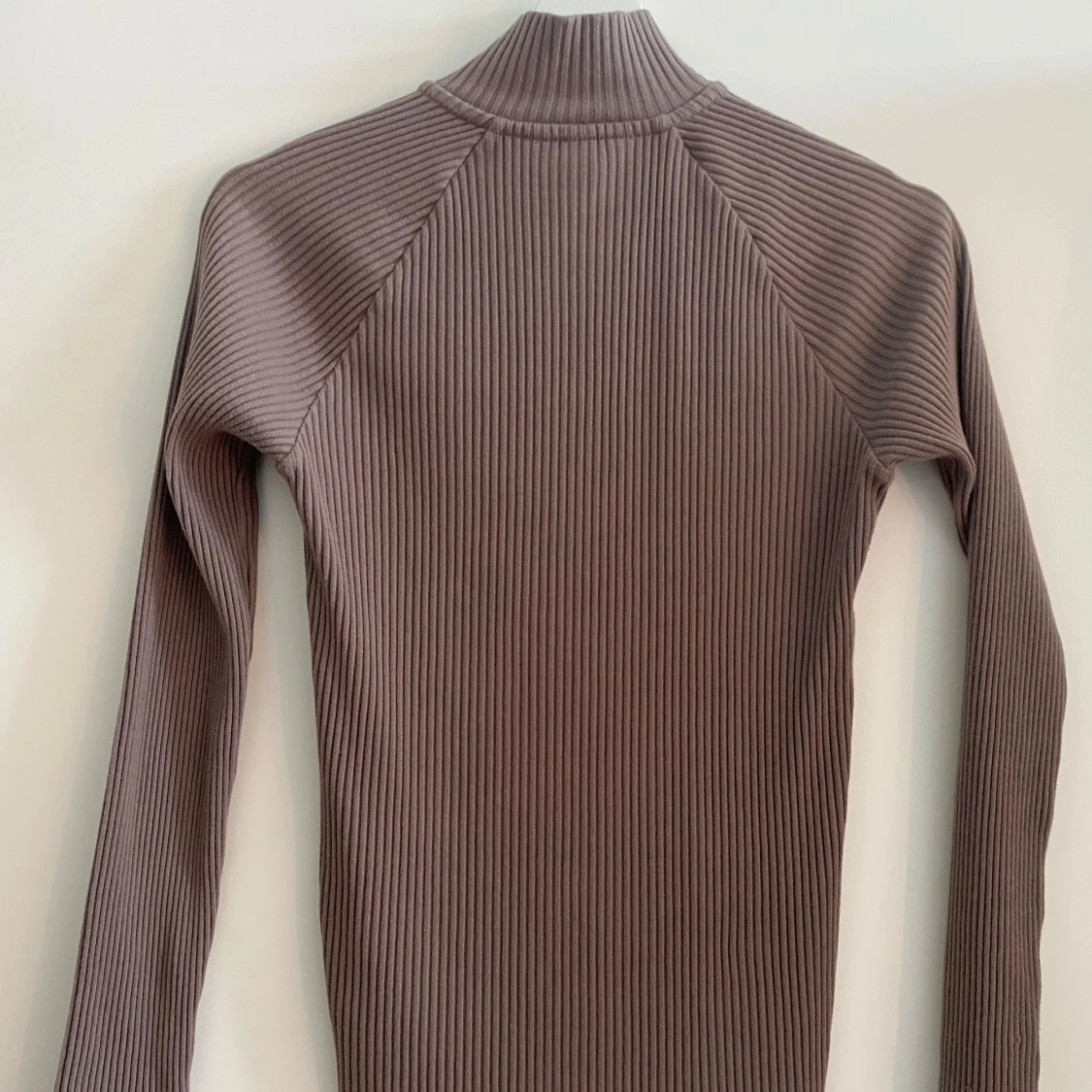 RIBSTICKAD TRÖJA - 2