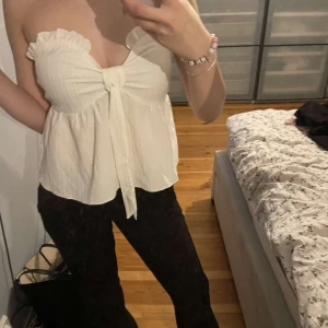 Vit topp - Super söt sommar top🌸 Super bra skick, bara testat en gång 