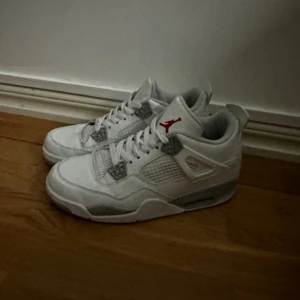 Air jordan 4 oreo - Storlek 42 bra skick
