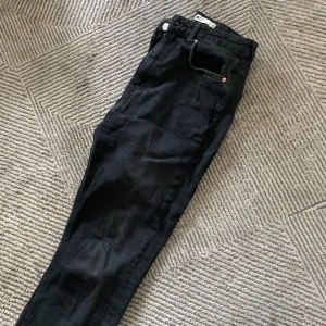 Jeans  - Bootcut  Bra skick  Skriv för fler frågor 
