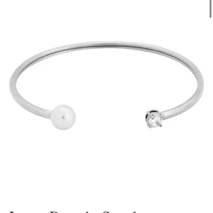 Luna armband - Helt ny och inte använd en ända gång. Originalpris är 399kr och säljs för endast 250kr. Fråga för fler bilder❤️