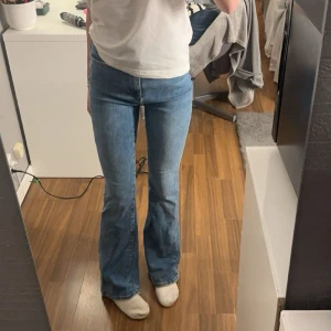 Blå bootcut - Använda 2-3 gånger, inga defekter. (Högmidjade)