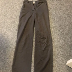 Kostymbyxor  - Säljer dessa kostymbyxor från madlady i längden ”long”. Börjar bli lite små så säljer dom nu. Kontakta mig på dm vid frågor och bilder på byxorna❤️