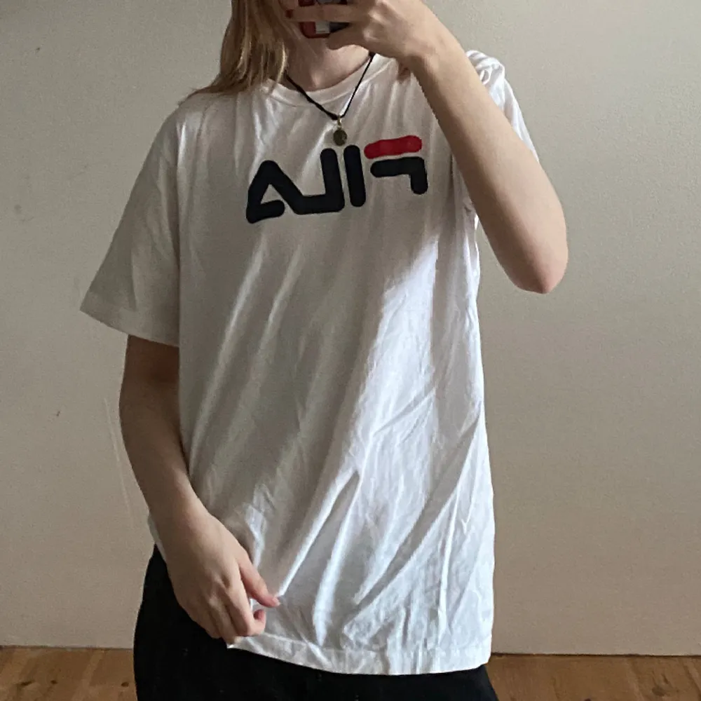 Oversized fila Tshirt. T-shirts.