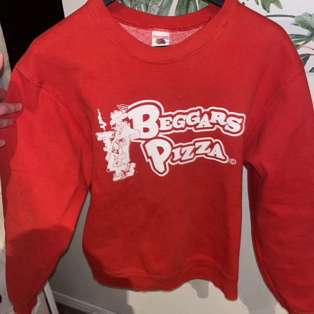 Vintage beggars pizza tröja köpt i Budapest, mycket bra skick! . Tröjor & Koftor.