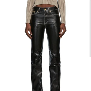 Eytys byxor - Säljer dess supersnygga SkinnbyXor från eytys! Mer eller mindre helt oanvända❤️ NYPRIS: 2200kr