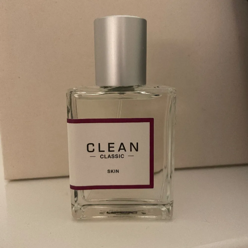Aldrig använd parfym från Clean med doften Skin i 30ml. Fick fel lukt i julklapp och insåg det efter jag hade öppnat den. Orginalpris runt 400-500.. Övrigt.