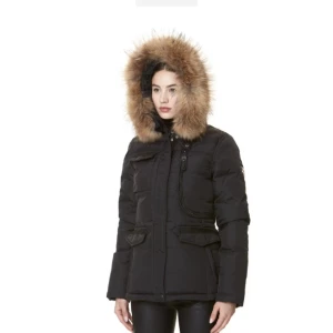 Hollies jacka  - Använt några gånger, Fint skick, nypris (2400)🤍