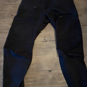 G-Star Tapered 33/32 - Byxor med benfickor i nyskick 