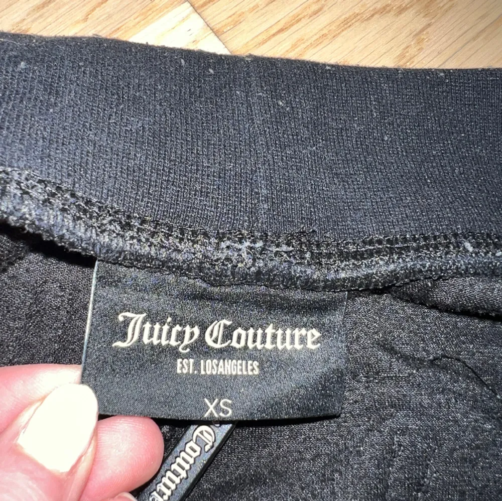 Säljer på grund av att dom inte passar. Det är inte fri frakt 🚚 . Jeans & Byxor.