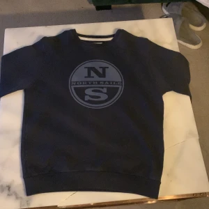 Sweetshirt  - Skick 8/10 Inte använd så jätte många gånger 