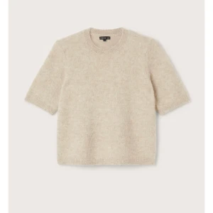 Stickad T-shirt  - Säljer en fin stickad T-shirt från Stockholm LM även köpt på MQ. Den är köpt för 799kr och säljer den för 500kr🥰skriv för fler bilder 