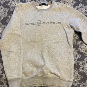 Sail Racing  - Sweatshirt från Sail Racing, mjuk o skön. Skick 10/10. 
