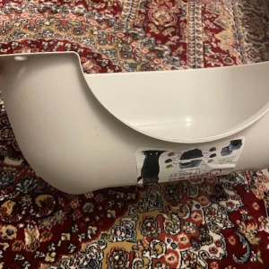 kattlåda - relativt ny kattlåda i bra skick, hör jätte gärna av er vid intresse!