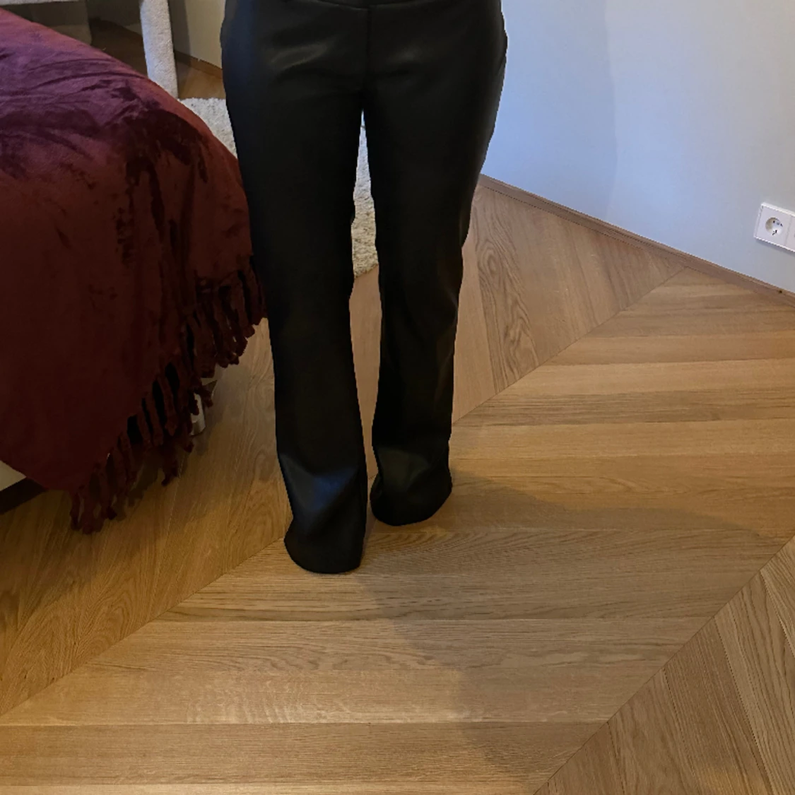 Lågmidjade läderbyxor