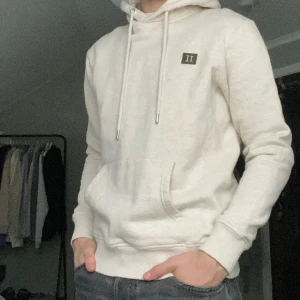 Les deux hoodie - Snygg les deux hoodie som är köpt för 1100 knappt andvänd bara och skriva om det är något