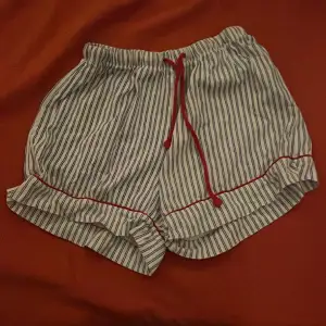 super söta pyjamas shorts som aldrig används💞