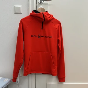 Sail racing hoodie - Sailracing hoodie i storlek xs, sparsamt använd, säljes pga att den är för liten