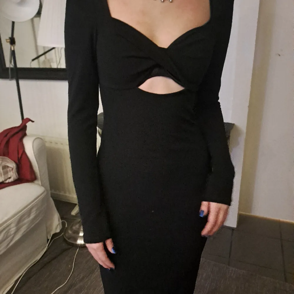 Fin lång festklänning i nyskick, endast använd 1 gång.💕💕. Mekot.