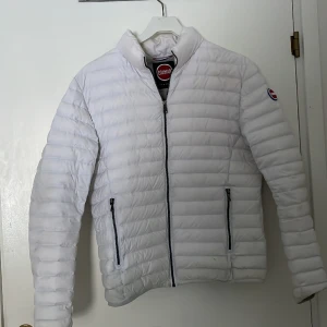 Colmar jacka  - Riktigt Snygg och limiterad jacka från colmar. Köpt på NK för 4000kr. Mycket Fint skick!