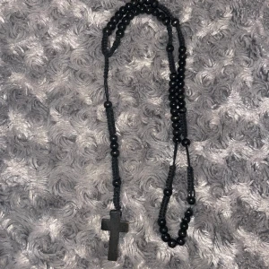 Korshalsband - Ett korshalsband som jag aldrig använder  Har använts några gånger 