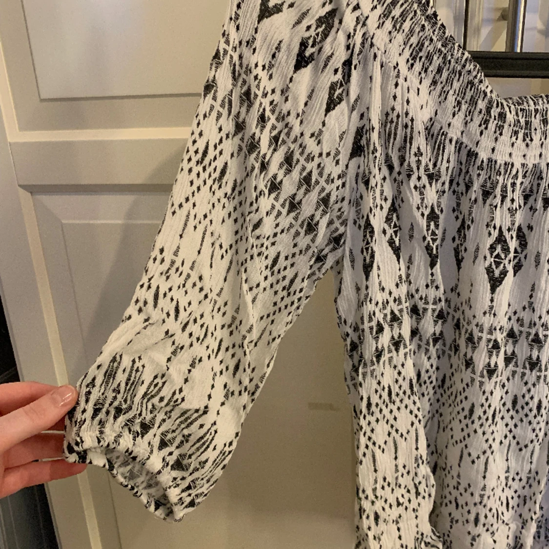 Svart vit blus  - 90