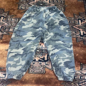 byxor - Camaflouge byxor barn bra skick  inga fickor