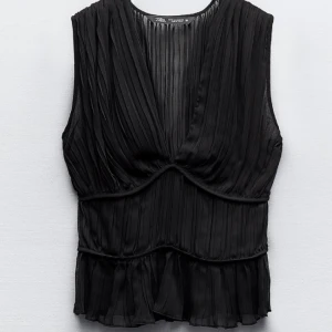 Svart zara blus - Aldrig använd då jag hittat rätt tillfälle att använda den, väldigt fin!💗 ursprungspris 379 kr!