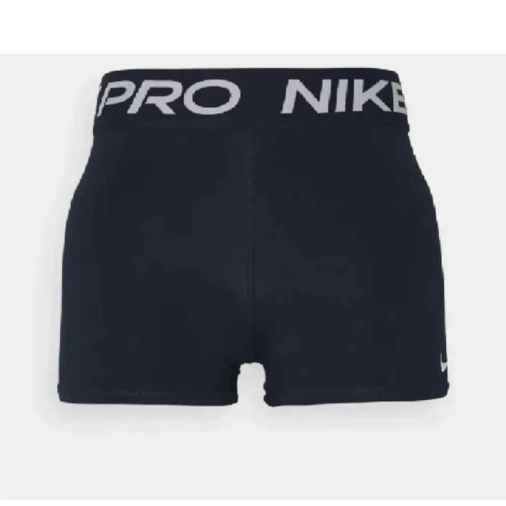 Pro Nike shorts som är i fint skick! Passar tyvärr inte mig.. Shorts.