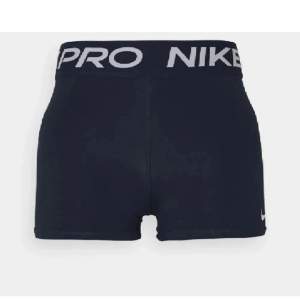 Pro Nike shorts som är i fint skick! Passar tyvärr inte mig.