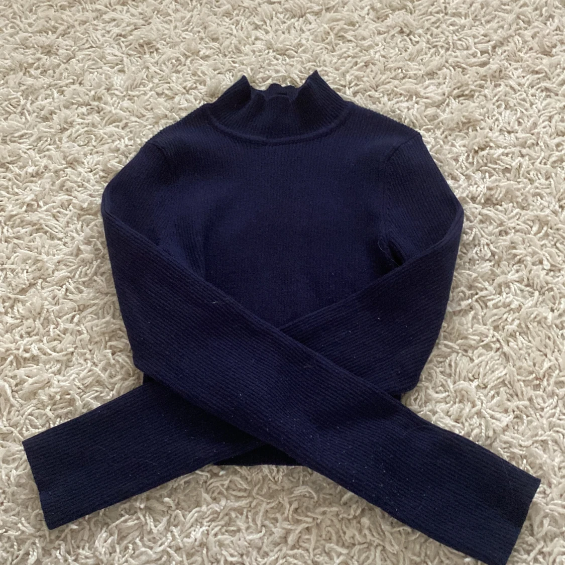 Mysig mörkblå ribbad polotröja - 90