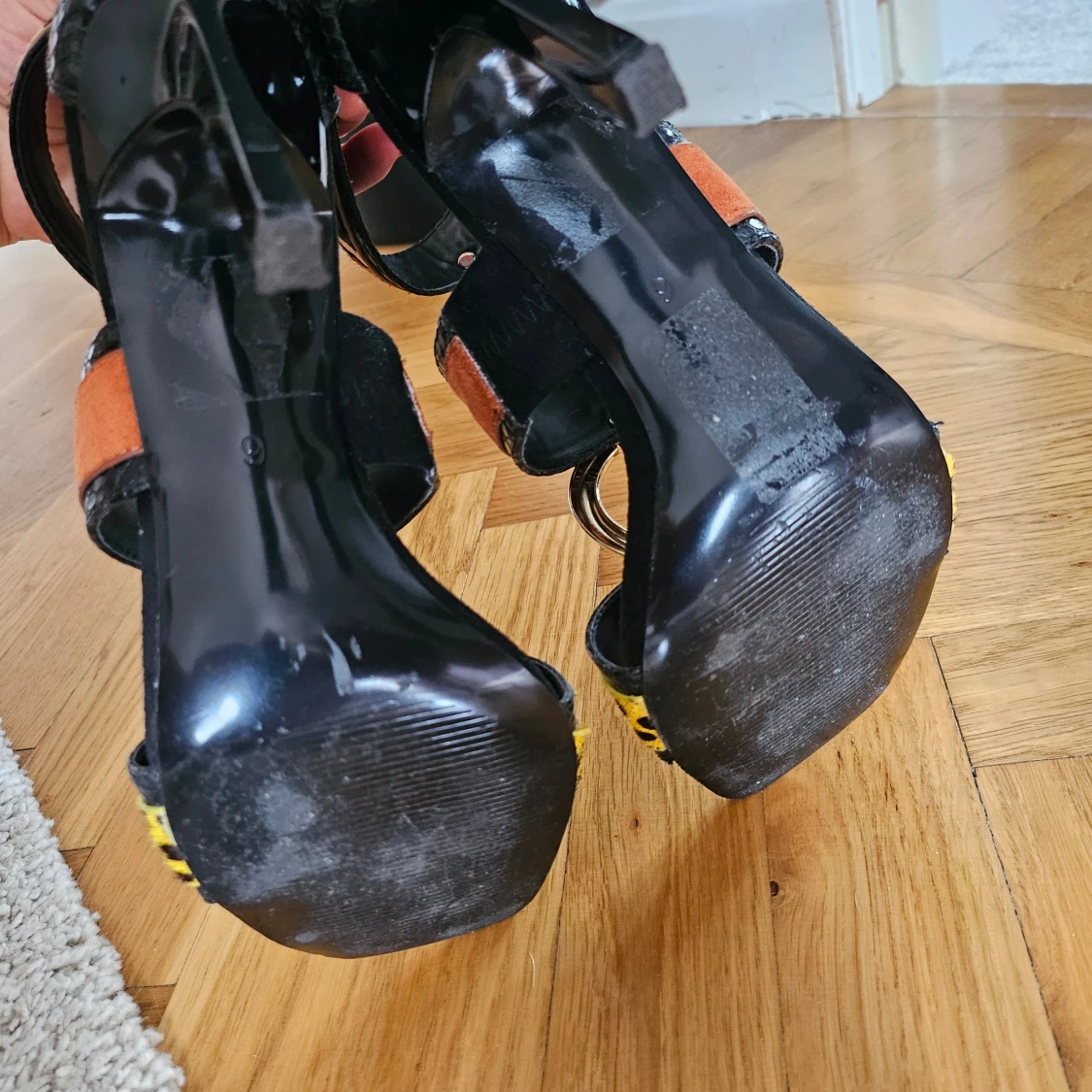 Färgglada klackskor med leopardmönster - 93