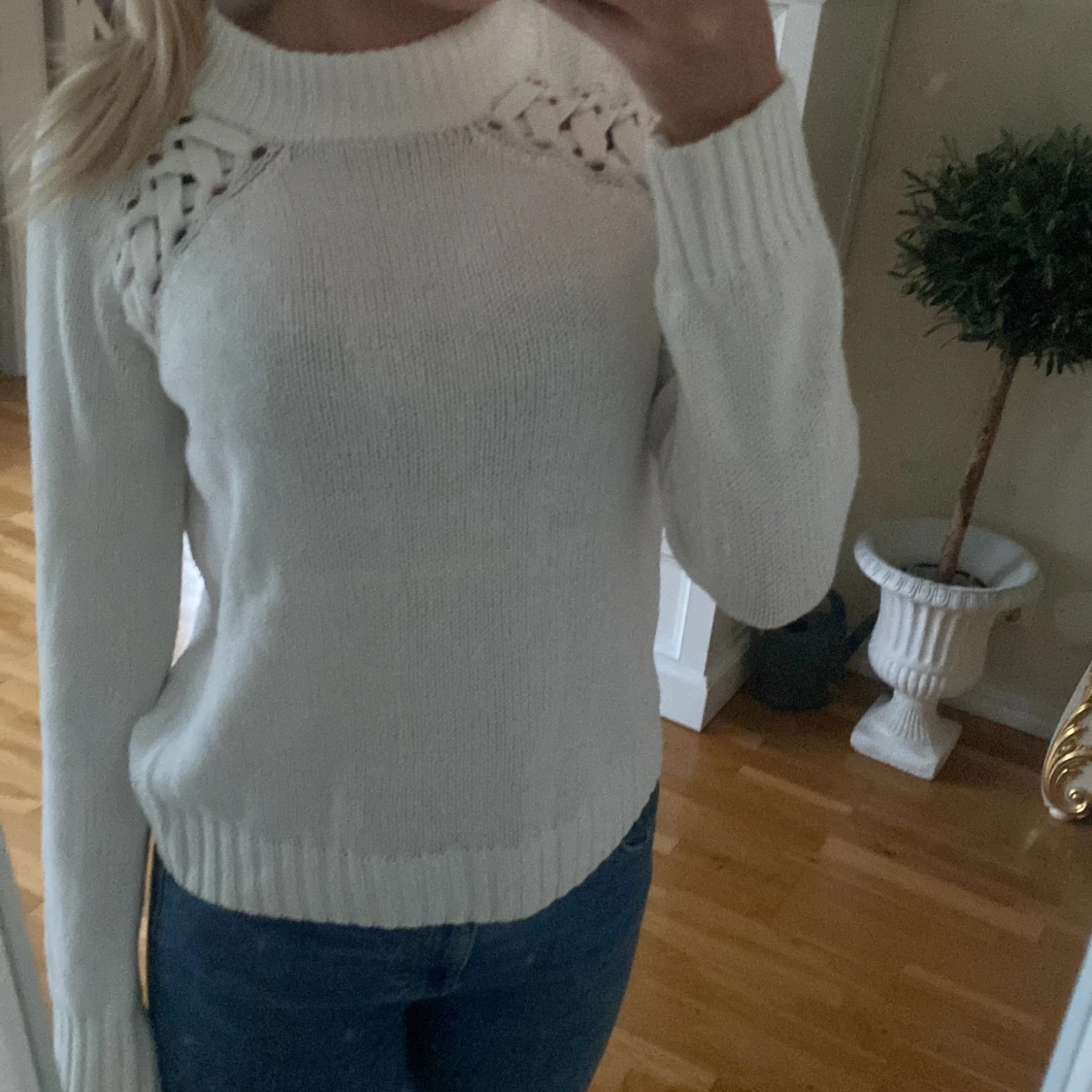 Vit stickad tröja