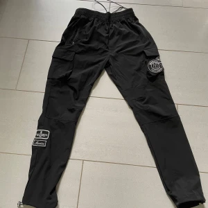 Mercier cargo pants - Cargo pants i bra skick, köpta i Manchester  Tar även byten  Ställ frågor om du undrar 👍✅